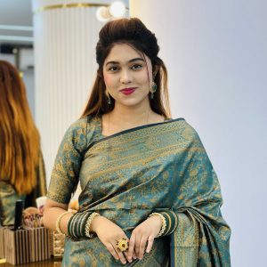 কাতান শাড়ি ম্যাচিং ব্লাউজ পিস সহ ( বোতল গ্রিন কালার )